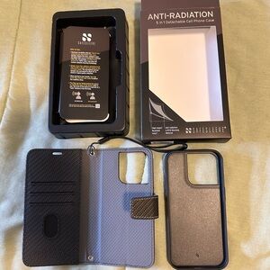 SAFESLEEVE Anti-Radiation Black Cell Phone Case IPhone 14 Pro, new in package